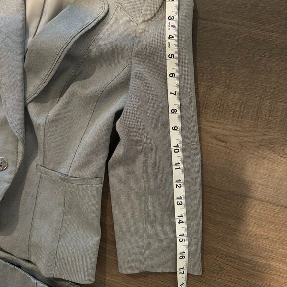 White House Black Market Grey Suit with 3/4 sleeves - Picture 11 of 14